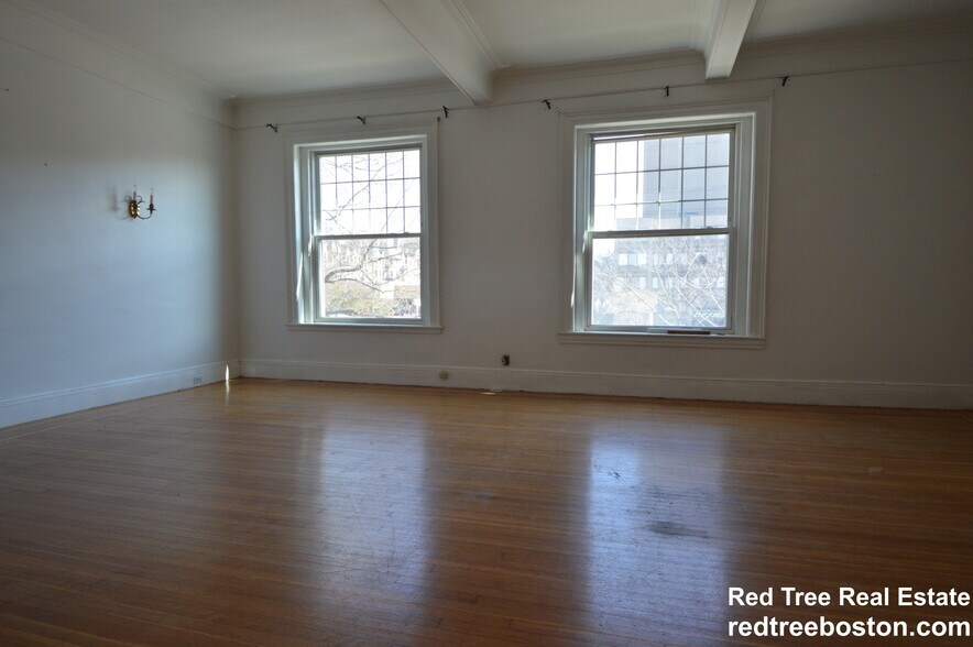Building Photo - 1726 Beacon St