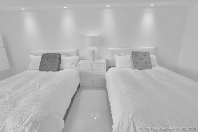 Building Photo - 550 S Ocean Blvd