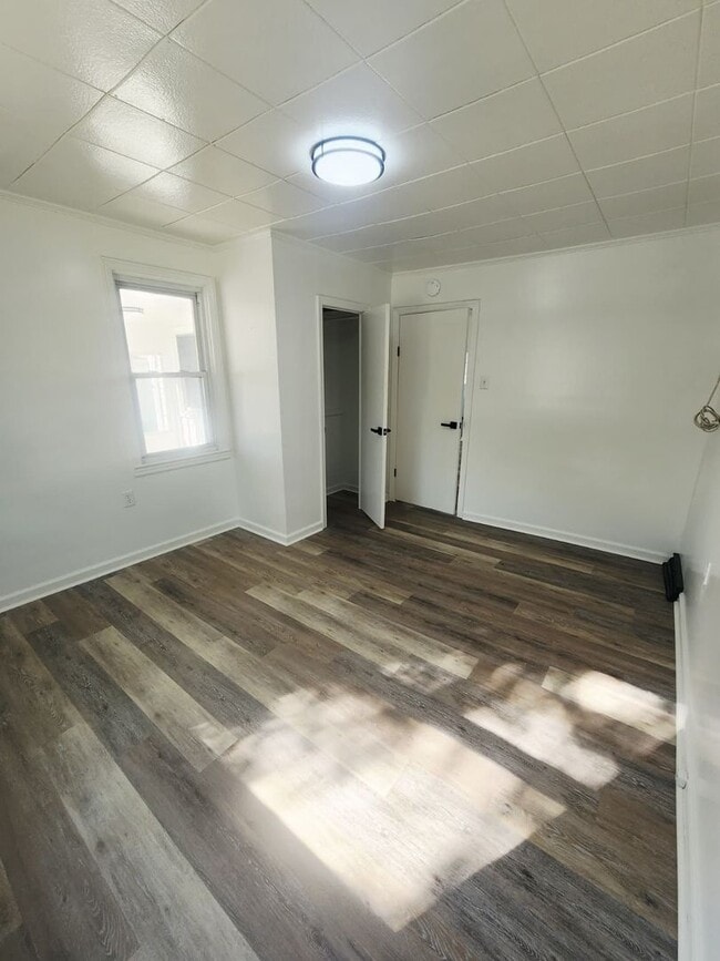 Building Photo - 564 Haller St