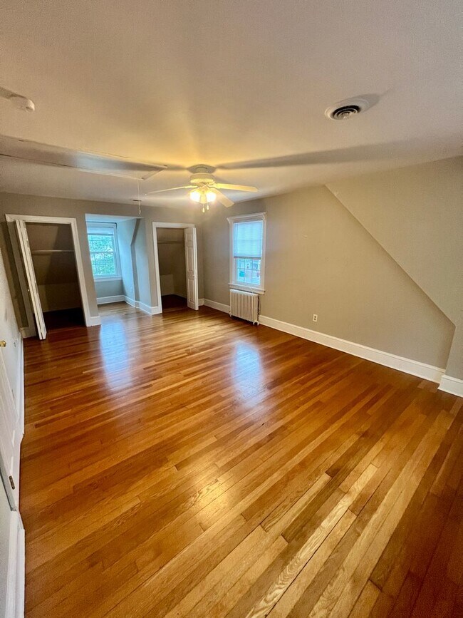 Building Photo - Beautiful Four Bedroom House, Right Off Grove and Patterson!! Lawn Care Included!!