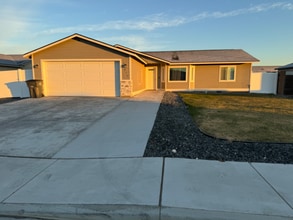 Building Photo - 815 E Mt Baker St