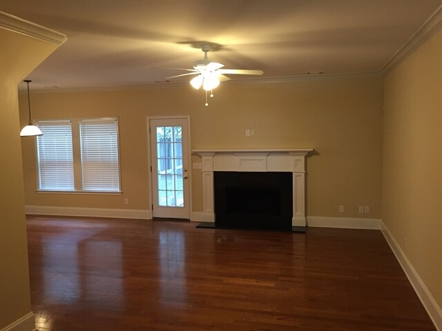 Building Photo - 10 Capers Creek Dr