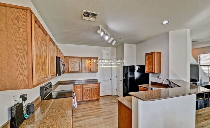 Building Photo - 8169 W Groom Creek Rd