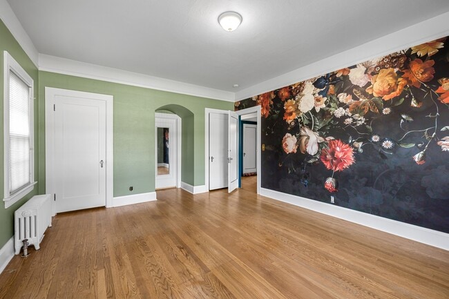 Building Photo - 2004 Hillcrest Rd