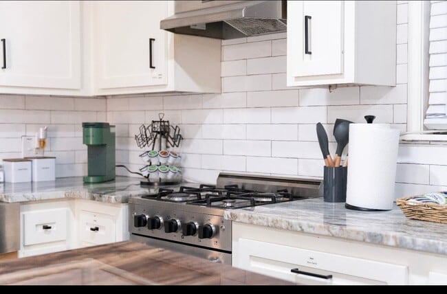 Building Photo - 2951 Iola St