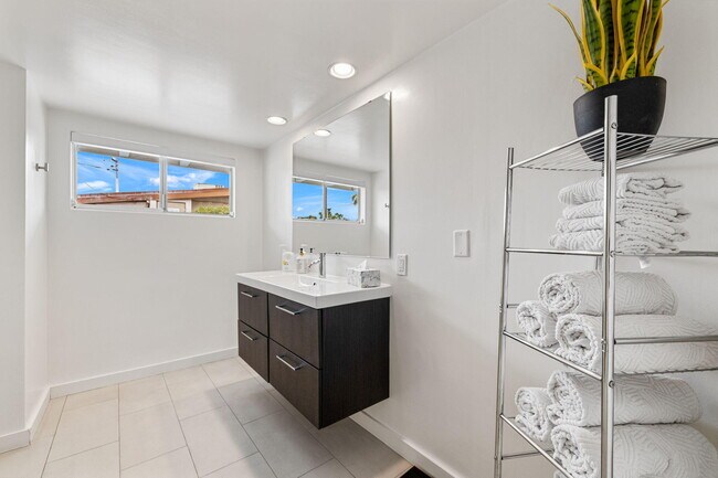 Building Photo - 45720 Abronia Trail