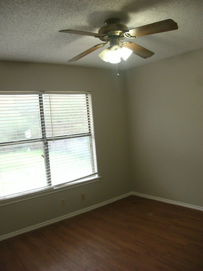 Building Photo - 4107 Sunrise Pt Dr