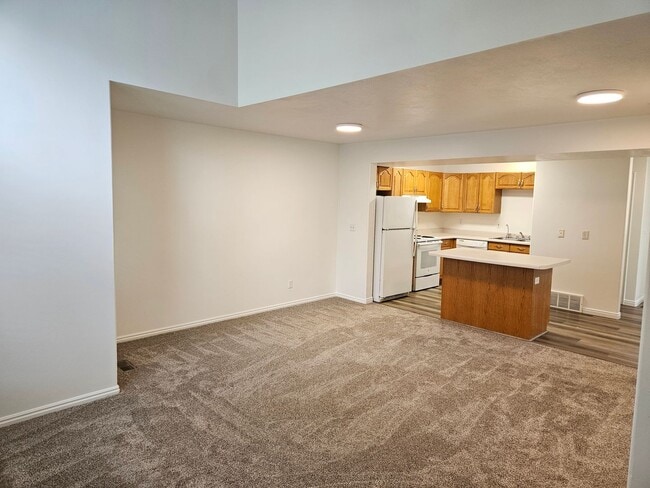 Building Photo - Spacious 3 Bd 2.5 Bath Townhouse in Bountiful