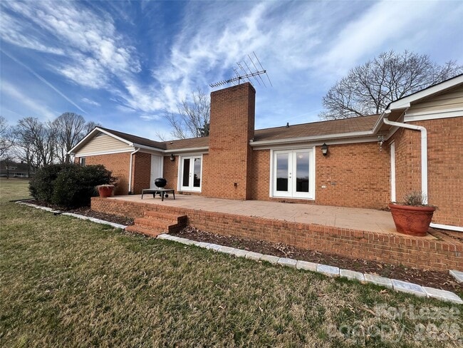 Building Photo - 149 Lytton Farm Rd