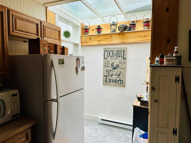 Building Photo - 160 N Main St