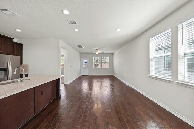 Building Photo - 11808 Coyote Call Way