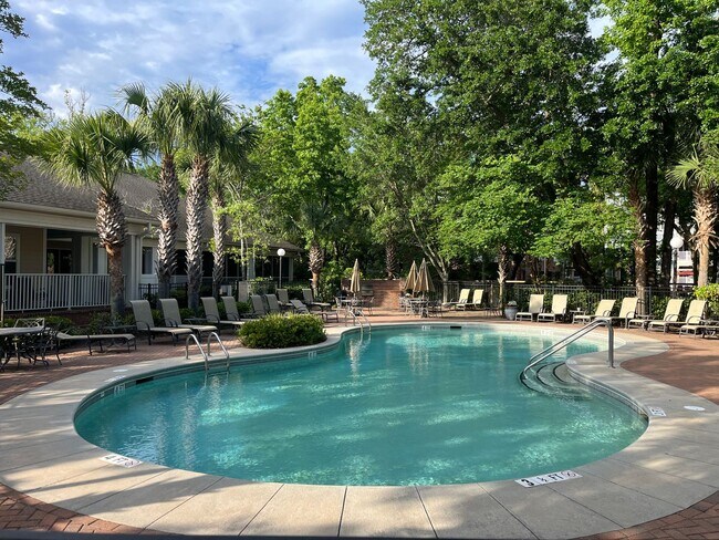 Building Photo - 2 Bedroom 2 Bath Furnished Condo at The Re...