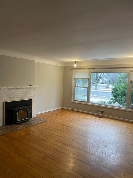 Building Photo - 5425 45th Ave N