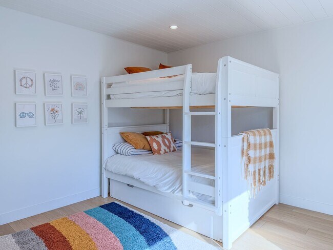 Building Photo - 4954 Dolphin Way