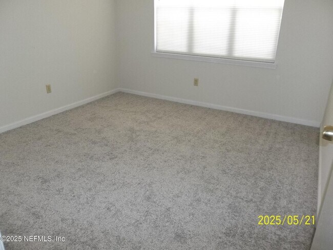 Building Photo - 255 Leatherleaf Dr