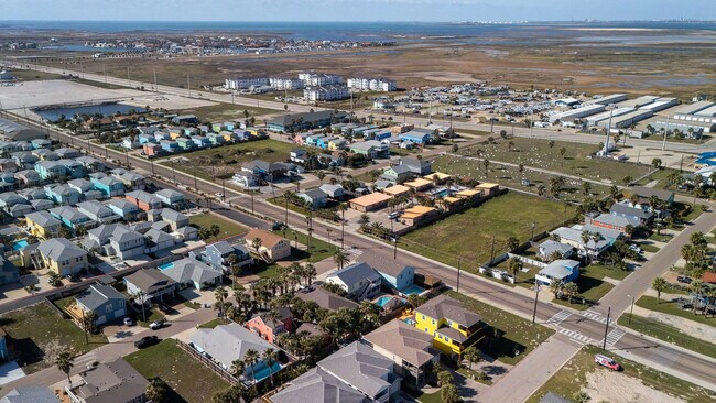 Building Photo - 607 Sand Key Dr