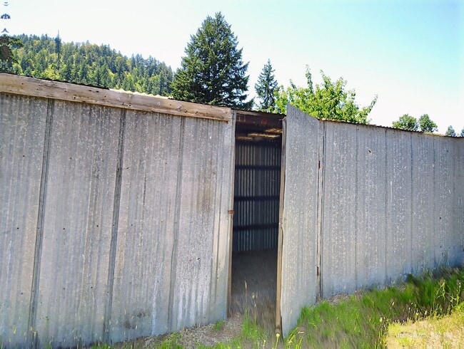 Building Photo - Quiet 2bedroom 1 bath mobile in Country