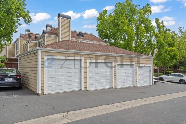 Building Photo - 5045 Hiller Ln