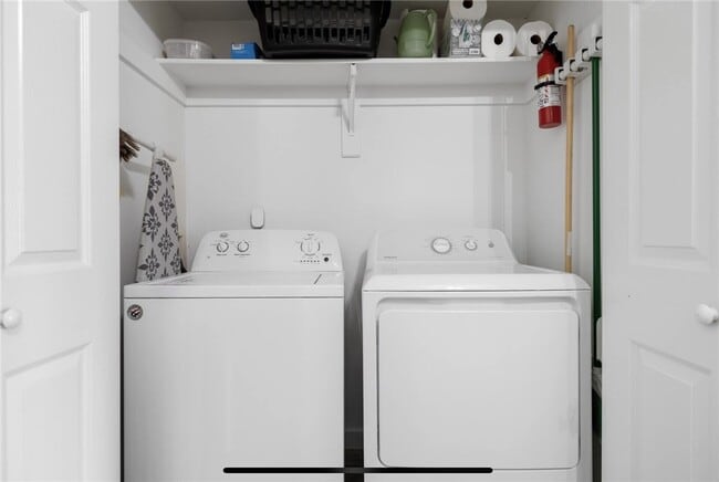 Building Photo - 902 Durham Pl