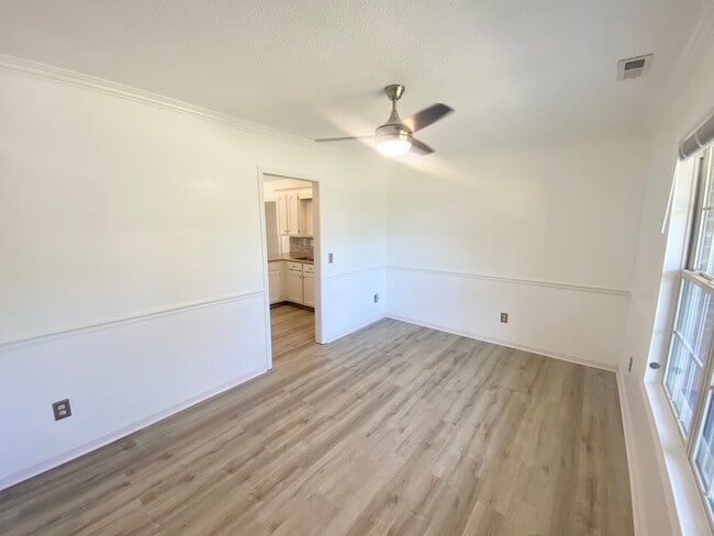 Building Photo - 2560 Nicholson Dr