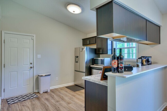 Building Photo - 600 Calabash Dr