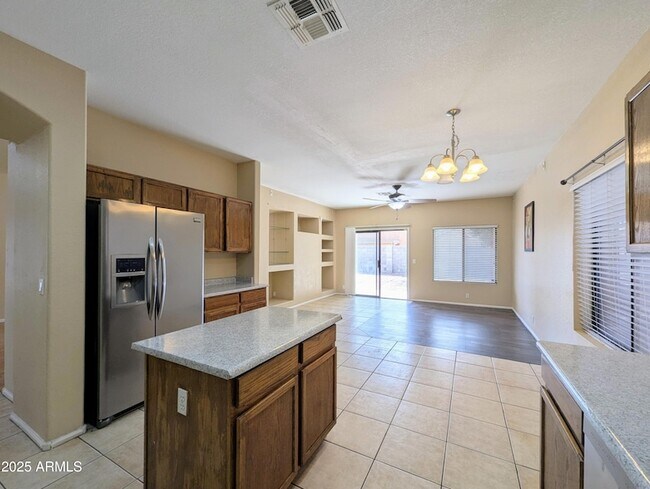 Building Photo - 8861 W Paradise Dr