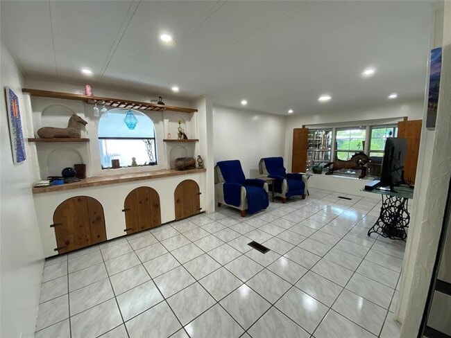 Building Photo - 5514 Lagoon Dr