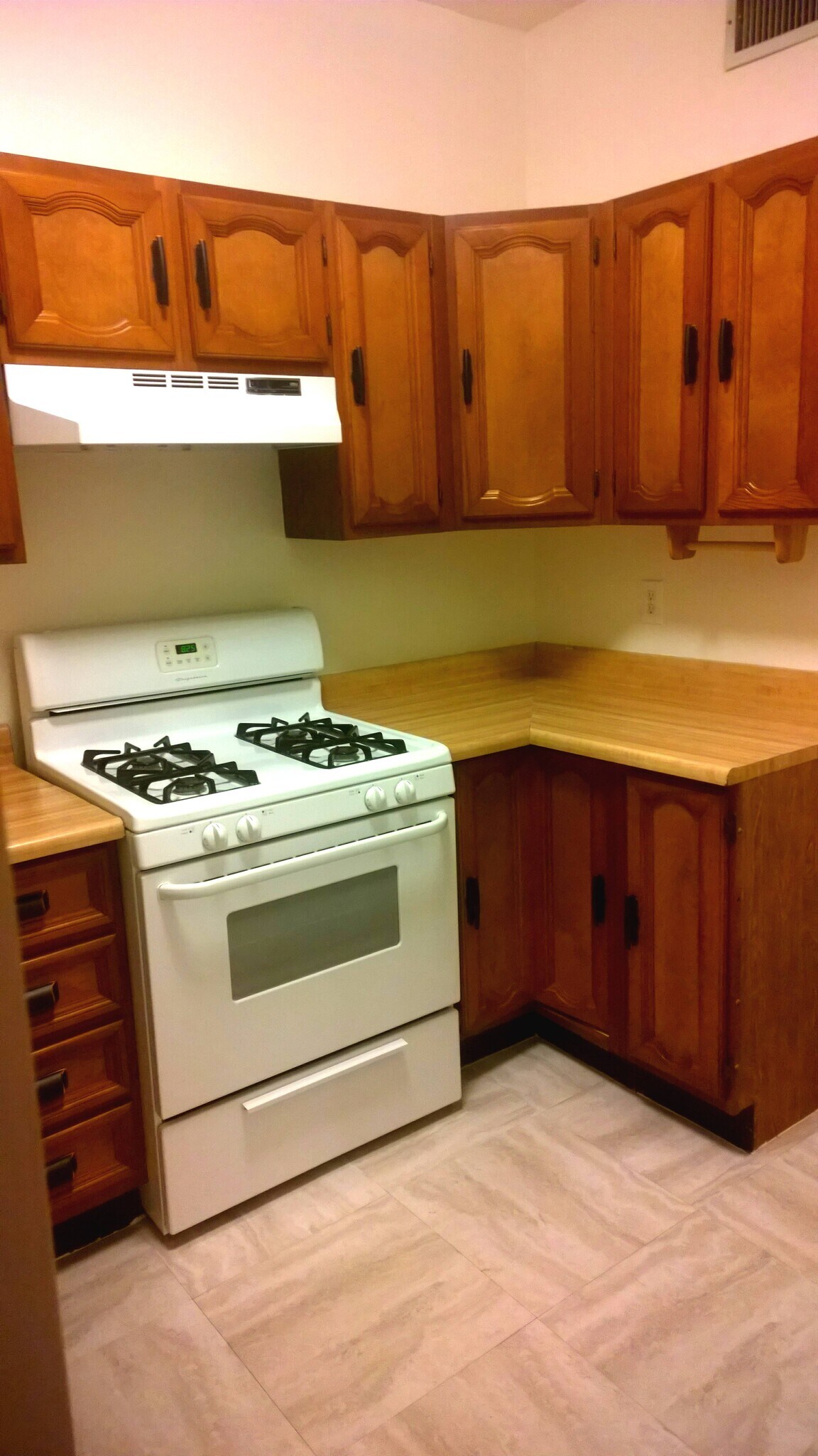 Kitchen_2 - 420 N Spaulding Ave