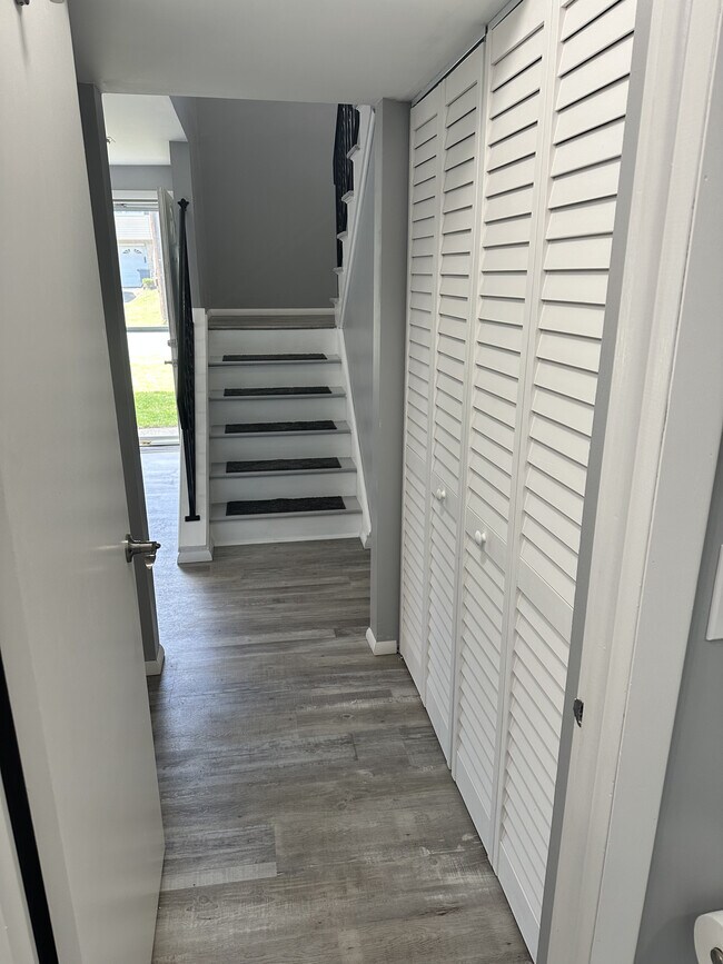 Building Photo - 13 Pawling St