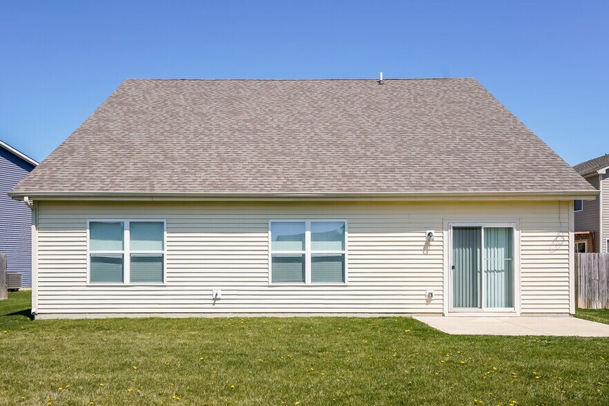 Building Photo - 1813 Maplewood Ct