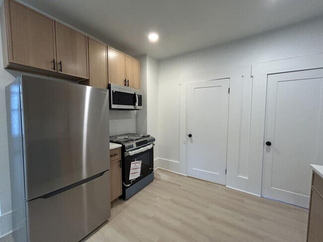 Building Photo - 2 bedroom in Chicago IL 60647