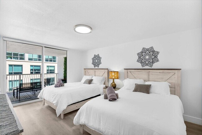 Building Photo - 1 SE 12th St