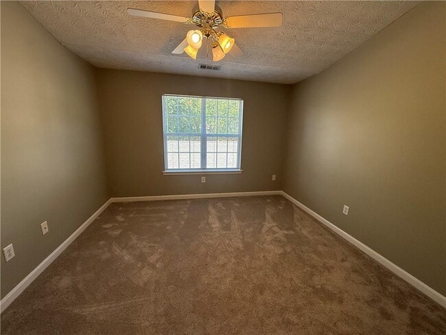 Building Photo - 1001 Holly Dr