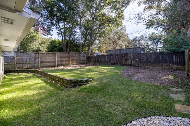 Building Photo - Newly Remodeled Fairhope Cottage Near Downtown!