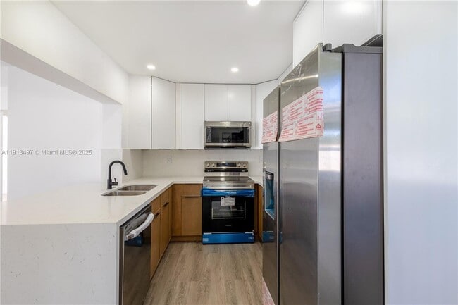 Building Photo - 6371 Scott St