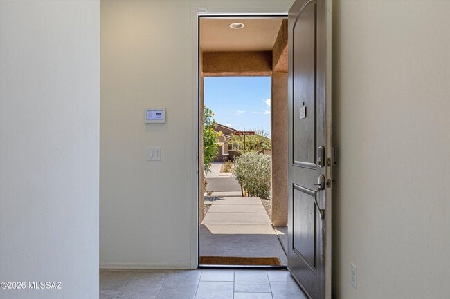 Building Photo - 958 W Calle Las Varitas