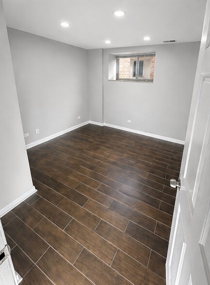 Bedroom - 6649 N Maplewood Ave