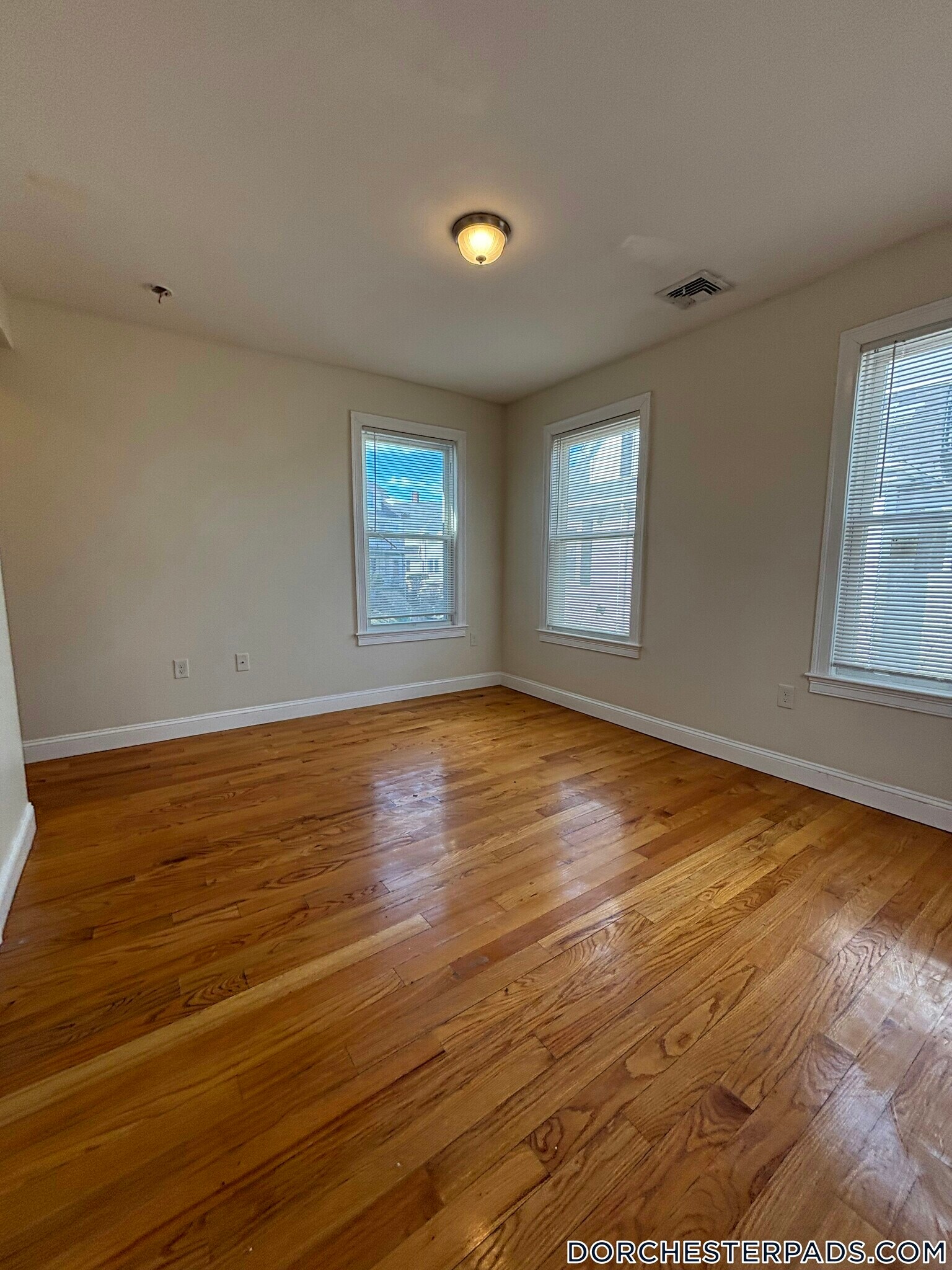 Building Photo - 9 Nottingham St