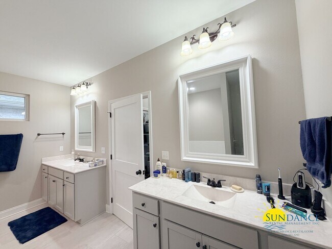 Building Photo - Stunning Shalimar 4 Bedroom / 3 Full Bathroom Home with Solar Energy Efficiency!