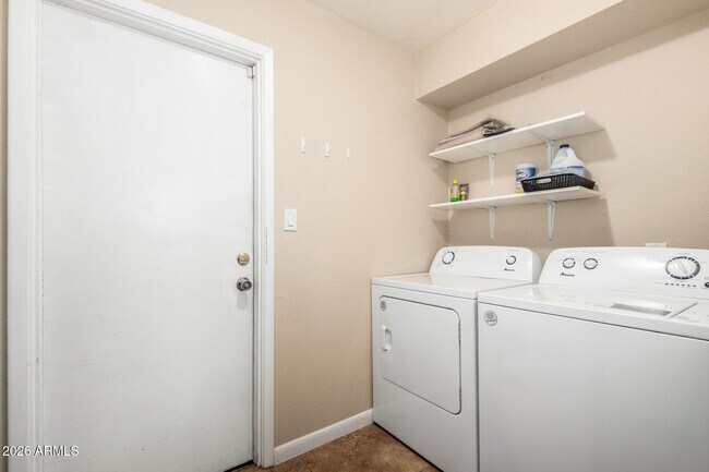 Building Photo - 2424 W Portobello Ave