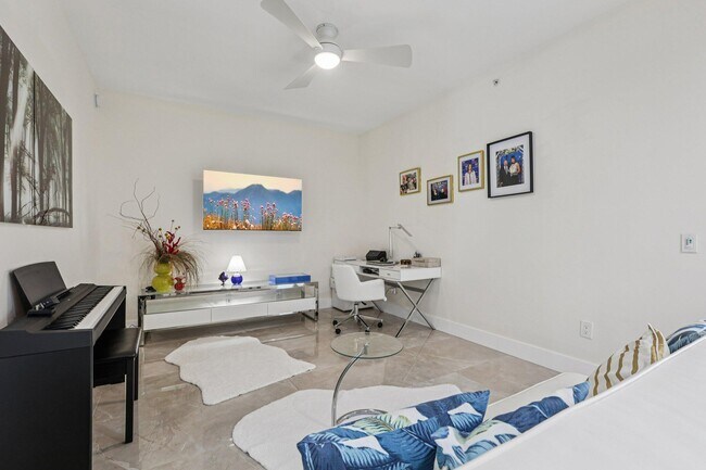 Building Photo - 2640 Lake Shore Dr