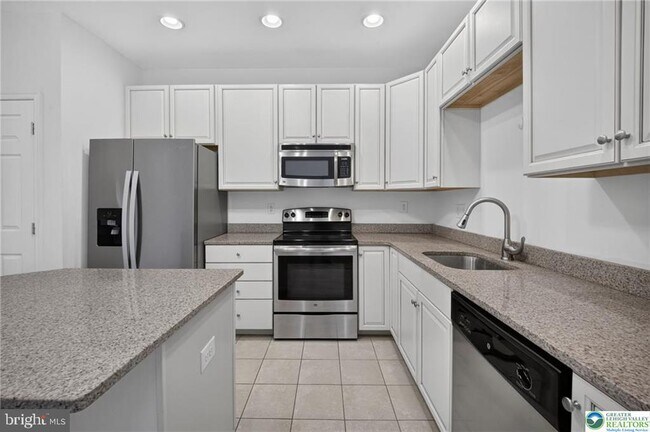Building Photo - 5127 Dogwood Trail