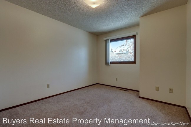 Building Photo - 1540 Russian Jack Dr