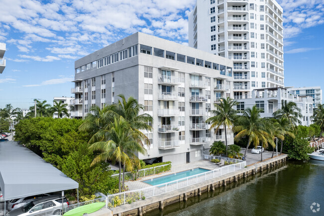 Primary Photo - Island Place