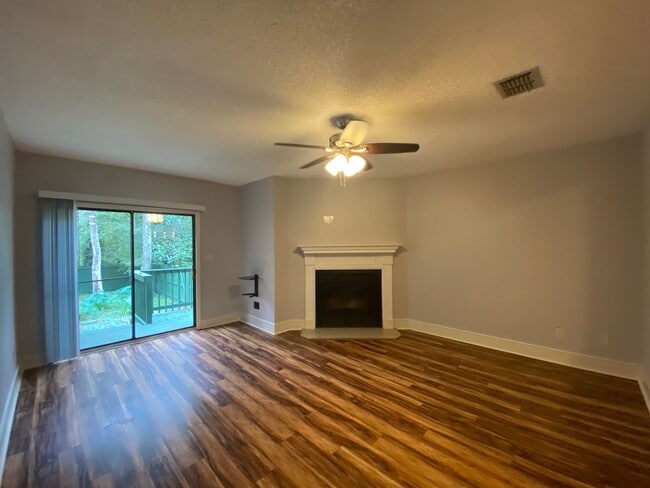 Building Photo - 1730 Beechwood Cir N