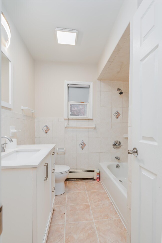 Building Photo - 77 W 50th St