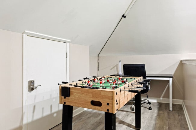 Building Photo - 1523 S East St