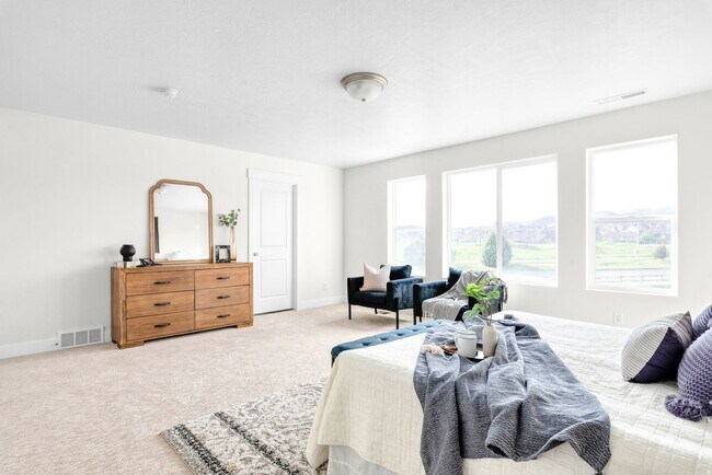 Building Photo - Golf Course Living with Incredible Views and Finished Basement