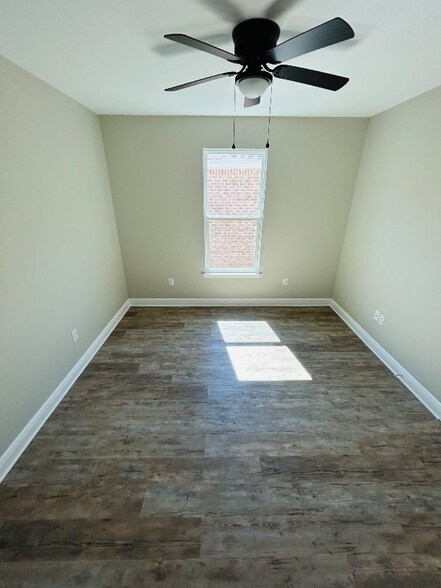 Building Photo - 5991 Born Dr