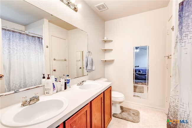 Building Photo - 3413 Traverse Dr